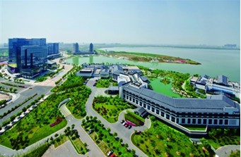 借鑒以中新合建的蘇州工業園區成功經驗使龍崗的對標更切合實際