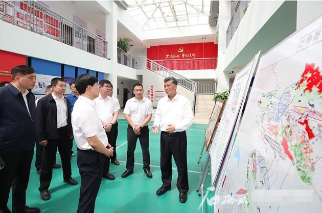 馬興瑞在吐魯番市調研風電等產業發展工作
